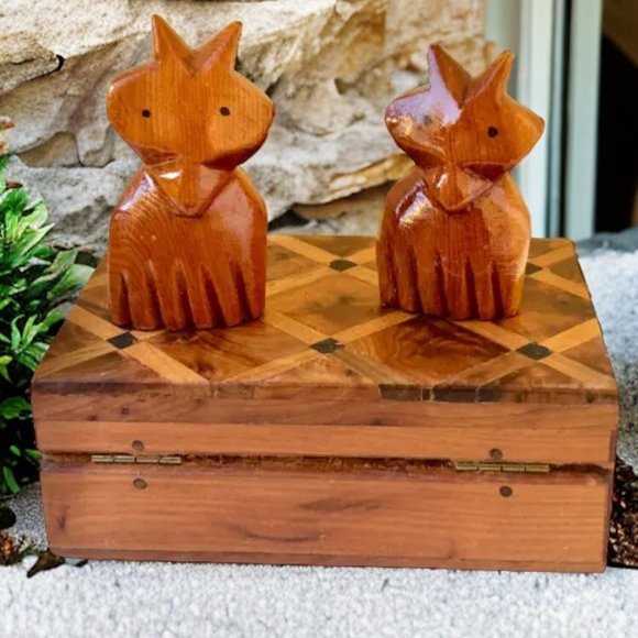 Vintage Wood Hinged Box with Lid + 2 Hand Carved Kitty Cats Middle East - Picture 5 of 15